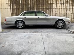 Gris Utilisé 1998 Jaguar XJ8 Executive Berline | 14 000 €