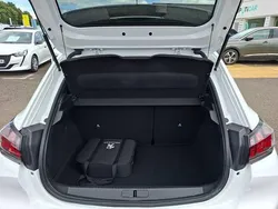 Blanc Utilisé 2023 Peugeot e-208 Style Citadine | 18 290 € (Prix juste)