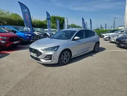 Gris Utilisé 2024 Ford Focus ST-Line X Berline | 23 999 € (Prix juste)