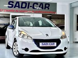 Blanc Utilisé 2015 Peugeot 208 Citadine | 5 490 € (Bon prix)