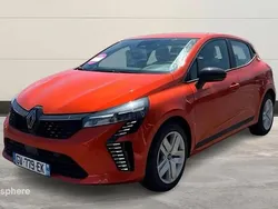 Orange Utilisé 2024 Renault Clio V Evolution Berline | 16 499 € (Prix juste)