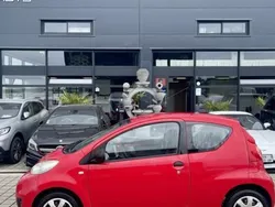 Rouge Utilisé 2010 Peugeot 107 Citadine | 4 990 € (Prix juste)