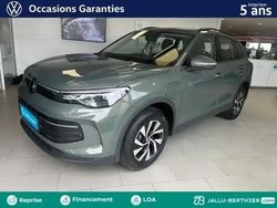Vert Utilisé 2024 VW Tiguan Life SUV | 39 980 €