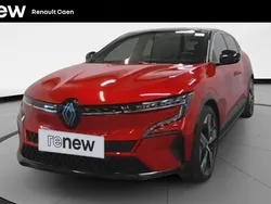 Rouge Utilisé 2023 Renault Mégane Iconic Berline | 26 990 € (Prix juste)