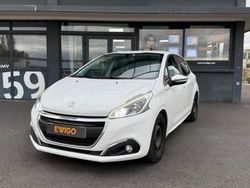 Blanc Utilisé 2015 Peugeot 208 Citadine | 5 980 € (Prix juste)