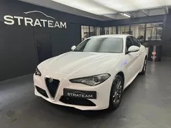 Blanc Utilisé 2021 Alfa Romeo Giulia Super Berline | 24 490 €
