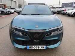 Bleu navigli métallisée/toit noir Occasion 2025 Alfa Romeo Junior Premium SUV | 35 899 € (Prix juste)