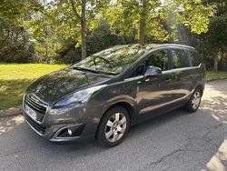 Gris Utilisé 2015 Peugeot 5008 Style Monospace | 6 900 € (Prix juste)
