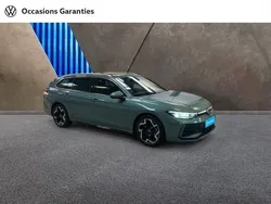 Vert Utilisé 2024 VW Passat R-line Break | 39 795 € (Prix cher)