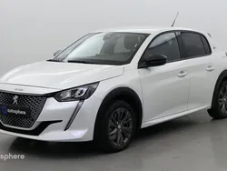 Blanc Utilisé 2022 Peugeot e-208 Allure Citadine | 16 499 € (Prix juste)