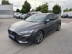Gris Utilisé 2024 Ford Focus ST-Line X Berline | 22 999 € (Prix juste)