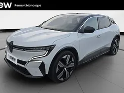 Blanc Utilisé 2023 Renault Mégane Iconic Berline | 26 490 € (Prix juste)