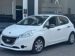Blanc Utilisé 2014 Peugeot 208 Active Citadine | 5 990 € (Prix juste)