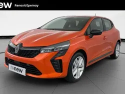 Orange Utilisé 2023 Renault Clio V Evolution Citadine | 17 999 € (Prix juste)