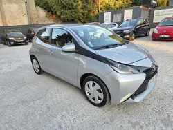 Gris Utilisé 2017 Toyota Aygo X-play Citadine | 7 990 € (Prix juste)