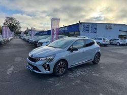 Gris Utilisé 2025 Renault Clio V Techno Berline | 18 490 € (Prix assez cher)