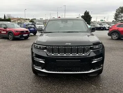 Noir Nouvelle 2024 Jeep Grand Cherokee Summit SUV | 93 900 € (Prix assez cher)