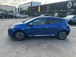 Bleu Nouvelle 2025 Renault Clio V Techno | 22 990 € (Prix assez cher)