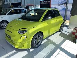 Vert Nouvelle 2024 Abarth 500e Citadine | 27 990 € (Bon prix)