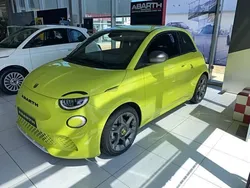 Vert Nouvelle 2024 Abarth 500e Citadine | 34 990 € (Prix assez cher)