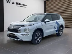 Blanc Nouvelle 2025 Mitsubishi Outlander P-HEV Instyle | 64 340 €