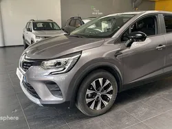 Gris cassiopee Utilisé 2024 Renault Captur Evolution SUV | 18 599 € (Prix juste)