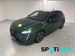 Vert olivine (m) Utilisé 2022 Peugeot 308 Allure Berline | 17 390 € (Prix juste)