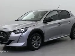 Gris Utilisé 2023 Peugeot e-208 Style Citadine | 17 499 € (Prix juste)