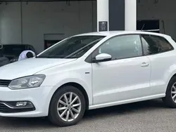 Blanc Utilisé 2015 VW Polo LOUNGE Citadine | 9 490 € (Prix assez cher)