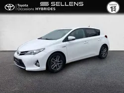 Utilisé 2015 Toyota Auris Hybrid Berline | 13 880 € (Prix juste)