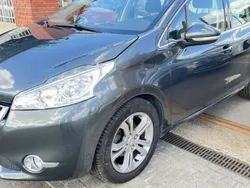Utilisé 2015 Peugeot 208 Allure Citadine | 7 990 € (Bon prix)