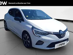 Blanc Utilisé 2023 Renault Clio V Evolution Citadine | 15 890 € (Prix juste)