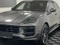 Utilisé 2024 Porsche Cayenne Turbo E-Hybrid SUV | 186 000 € (Bon prix)