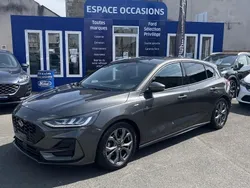 Gris lunaire mã©tallisã© Utilisé 2024 Ford Focus ST-Line X Berline | 23 999 € (Prix juste)