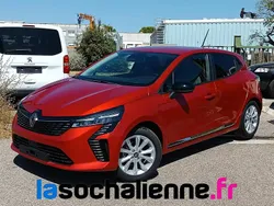 Rouge Nouvelle 2025 Renault Clio V Evolution Berline | 20 790 € (Prix juste)