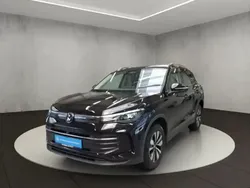 Noir Utilisé 2024 VW Tiguan Life SUV | 42 400 € (Prix juste)