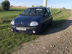 Utilisé 2000 Renault Clio II Berline | 2 000 € (Prix assez cher)