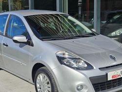 Gris Utilisé 2010 Renault Clio III Authentique Citadine | 5 990 € (Prix juste)