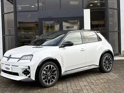 Blanc nacre/toit noir Occasion 2025 Renault 5 E-Tech Berline | 31 690 € (Prix juste)