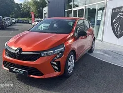 Orange Utilisé 2023 Renault Clio V Evolution Berline | 15 799 € (Prix juste)