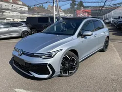 Gris Nouvelle 2025 VW Golf VIII R-line Berline | 37 490 € (Prix juste)