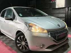 Utilisé 2015 Peugeot 208 Style Citadine | 7 490 € (Prix juste)