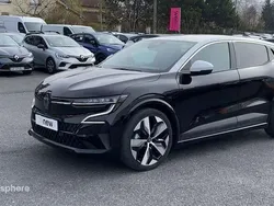 Noir étoilé / toit blanc glacier Utilisé 2022 Renault Mégane Techno SUV | 25 999 € (Prix juste)