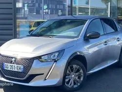 Gris Utilisé 2022 Peugeot e-208 Allure Citadine | 16 499 € (Prix juste)