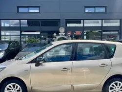 Utilisé 2016 Renault Scénic III Zen Monospace | 8 990 € (Bon prix)