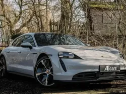 Gris Utilisé 2022 Porsche Taycan Sport Turismo Berline | 74 950 € (Prix juste)