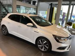 Blanc Utilisé 2016 Renault Mégane III Bose Edition Berline | 11 900 € (Prix assez cher)