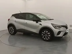 Gris Utilisé 2023 Renault Captur Evolution SUV | 16 399 € (Bon prix)