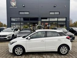 Blanc Occasion 2015 Hyundai i20 Turbo Berline | 8 990 € (Prix juste)