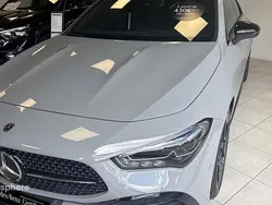 Gris Nouvelle 2025 Mercedes CLA200 Exclusive Berline | 50 500 € (Prix assez cher)